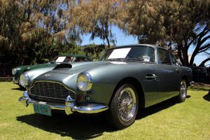 Aston Martin DB4